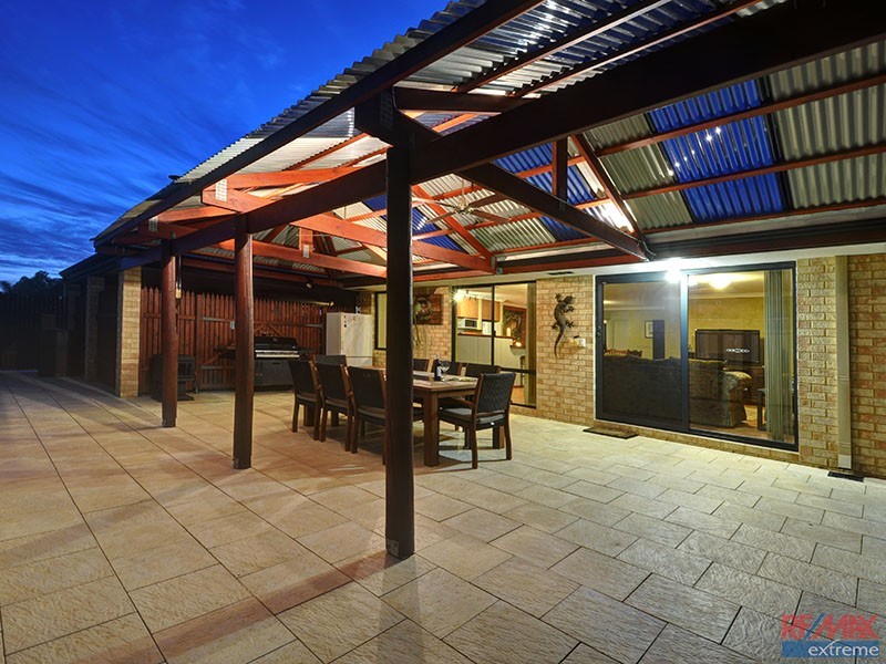 17 Kensington Way, Pearsall WA 6065