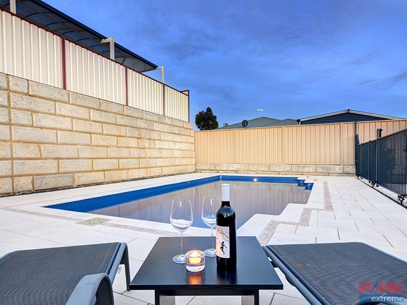 17 Kensington Way, Pearsall WA 6065