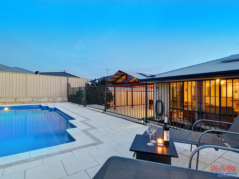 17 Kensington Way, Pearsall WA 6065