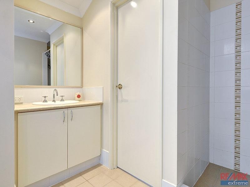 63 Brooklyn Avenue, Pearsall WA 6065