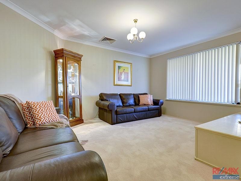 10 Holroyd Link, Wanneroo WA 6065