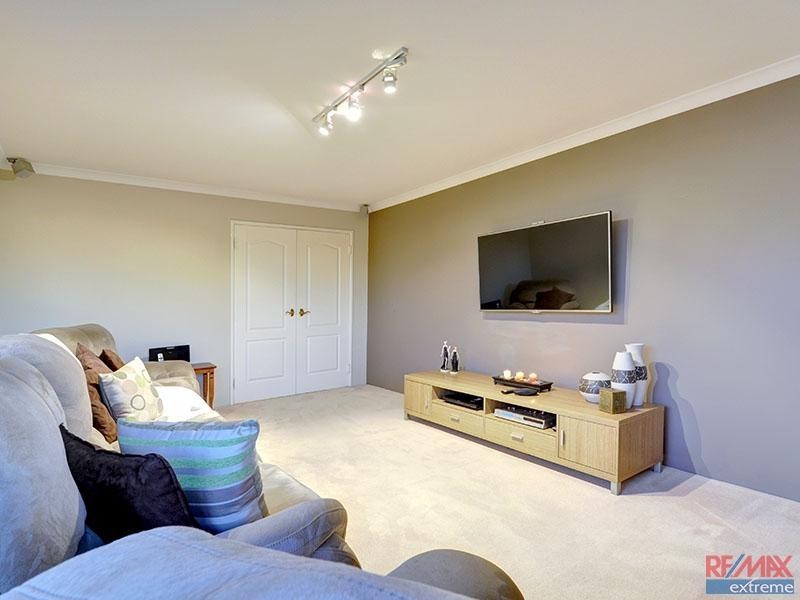 10 Holroyd Link, Wanneroo WA 6065