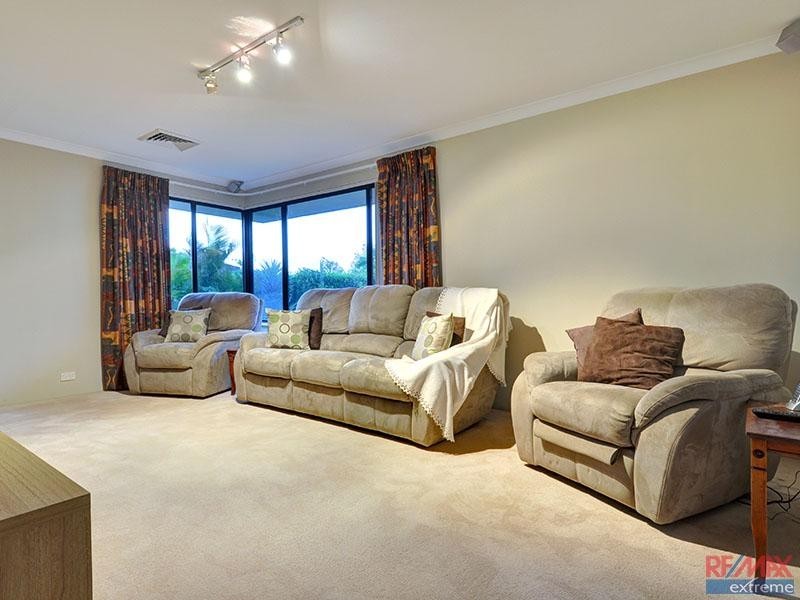 10 Holroyd Link, Wanneroo WA 6065