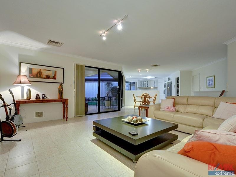 10 Holroyd Link, Wanneroo WA 6065