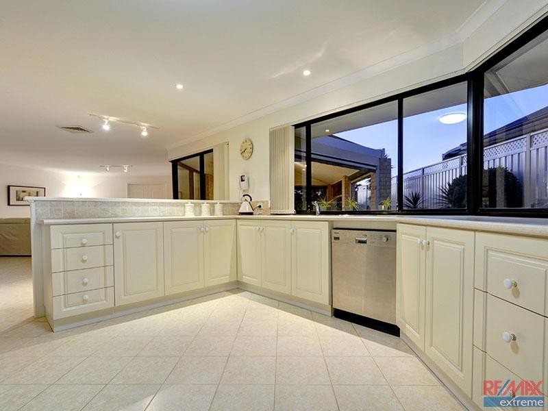 10 Holroyd Link, Wanneroo WA 6065