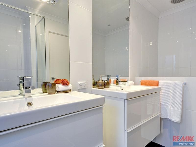 2/116 Elliot Road, Hocking WA 6065