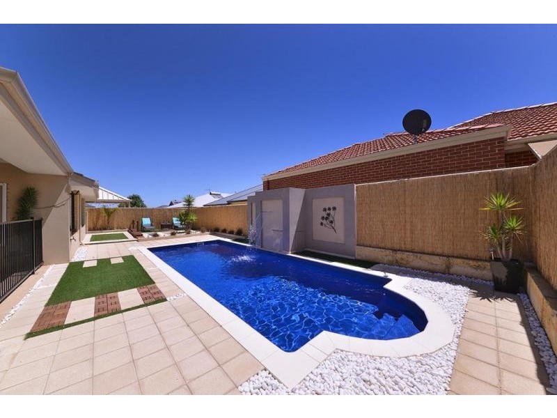 15 Coolidge Gardens, Tapping WA 6065