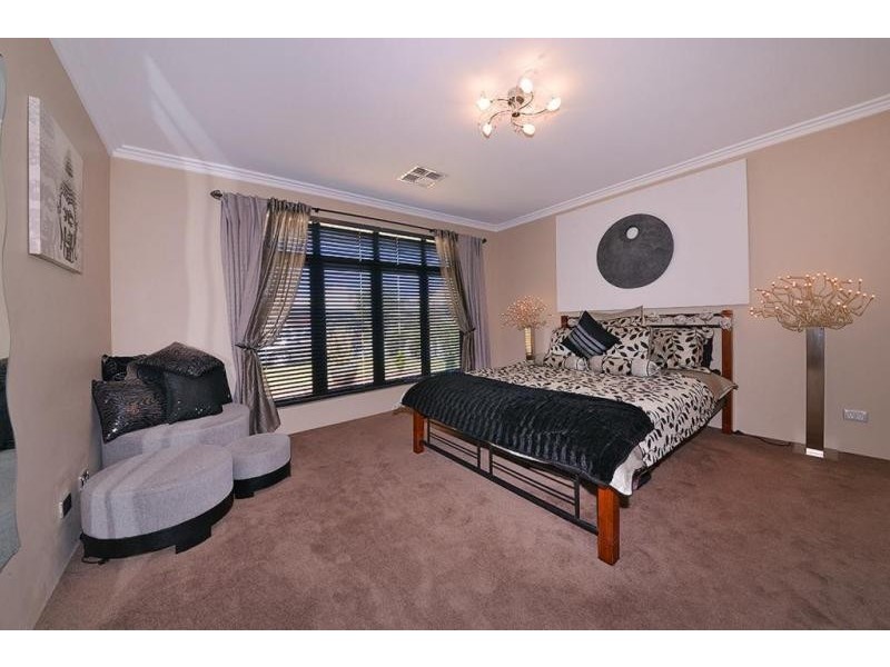 15 Coolidge Gardens, Tapping WA 6065