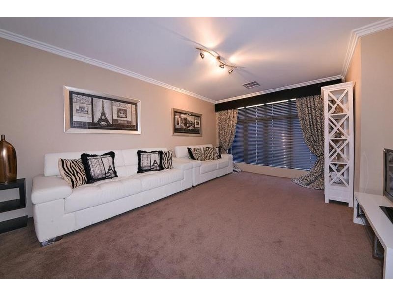 15 Coolidge Gardens, Tapping WA 6065