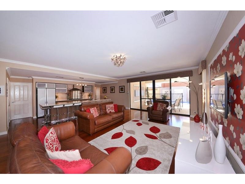 15 Coolidge Gardens, Tapping WA 6065