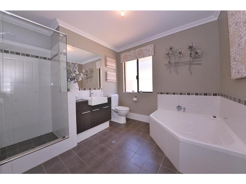 15 Coolidge Gardens, Tapping WA 6065