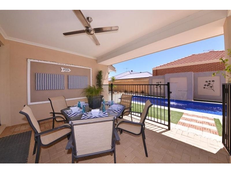 15 Coolidge Gardens, Tapping WA 6065