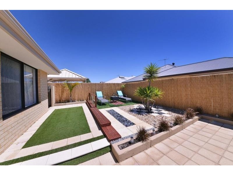 15 Coolidge Gardens, Tapping WA 6065