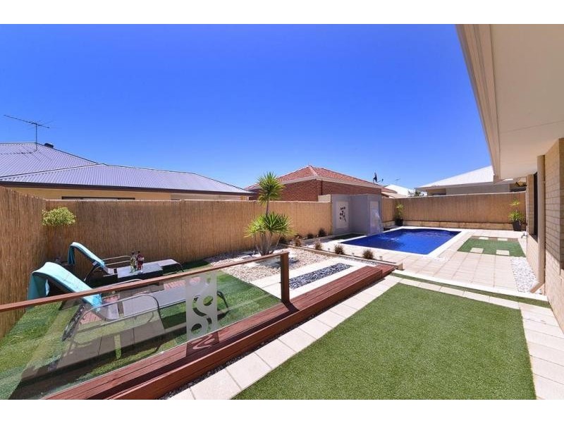 15 Coolidge Gardens, Tapping WA 6065