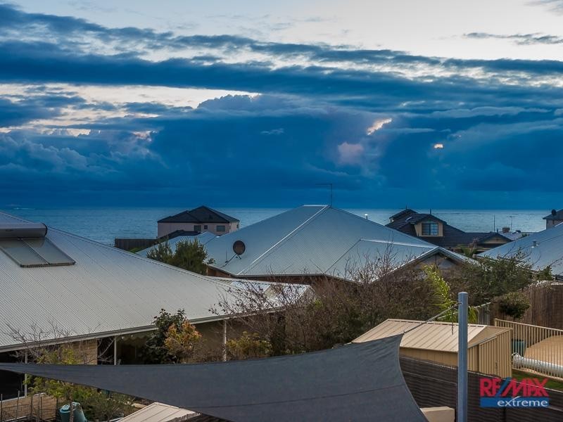 11 Berrington Pass, Quinns Rocks WA 6030