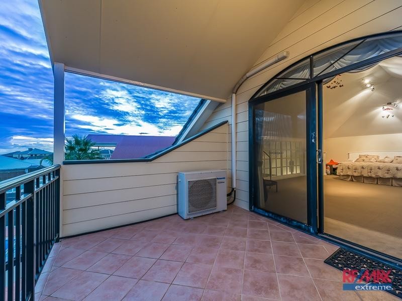 11 Berrington Pass, Quinns Rocks WA 6030