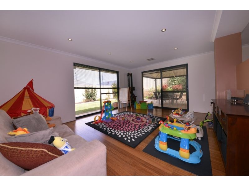 5 Alandale Bend*, Banksia Grove WA 6031