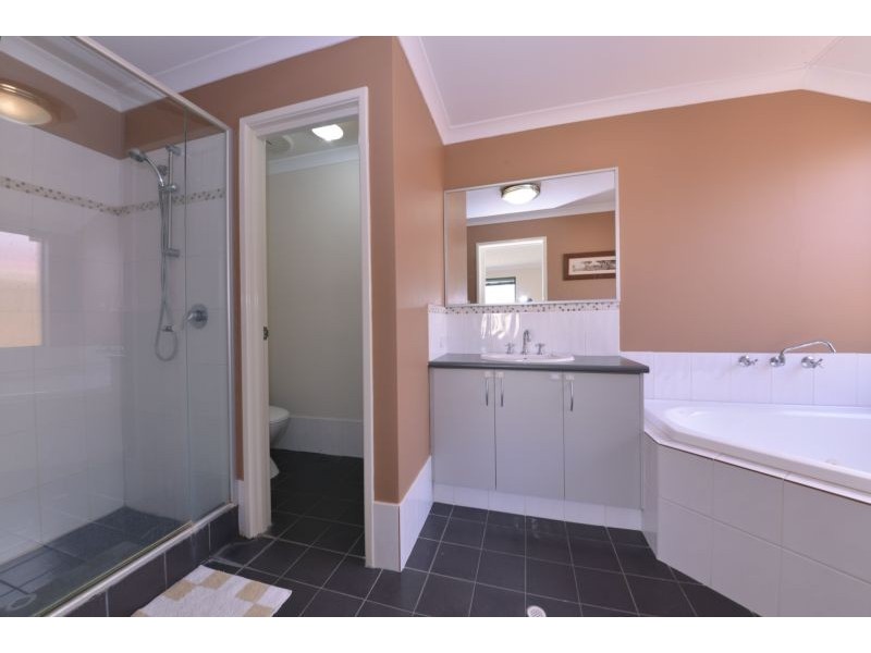 5 Alandale Bend*, Banksia Grove WA 6031