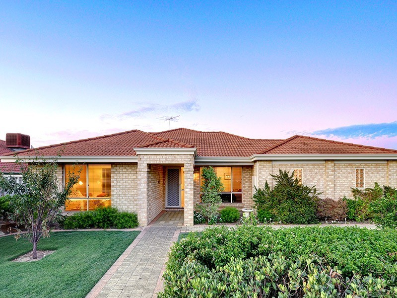 49 Manchester Drive*, Hocking WA 6065