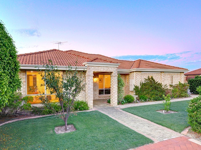 49 Manchester Drive*, Hocking WA 6065