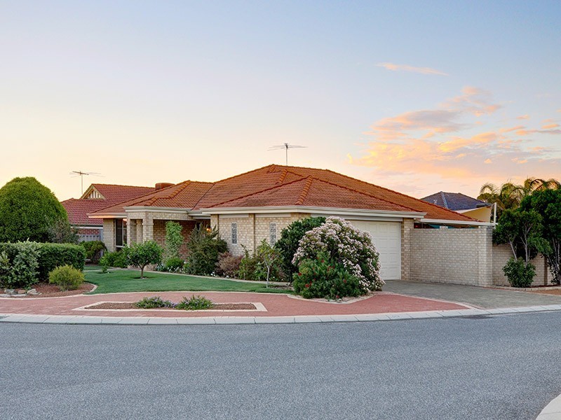 49 Manchester Drive*, Hocking WA 6065