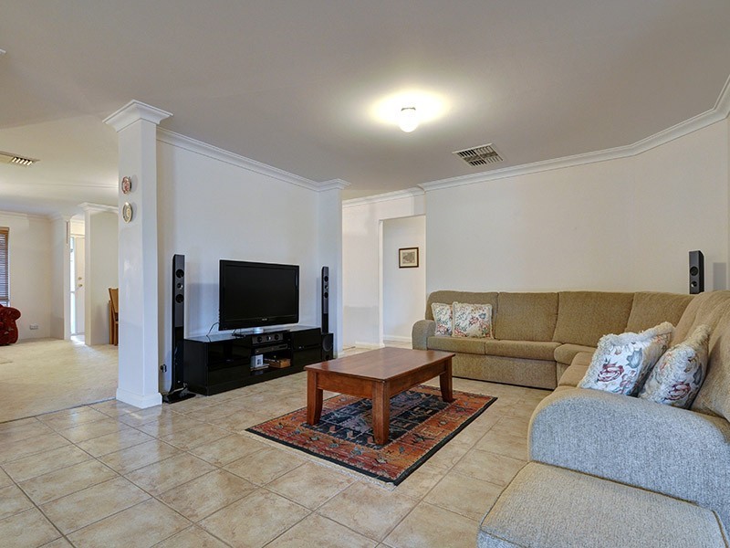 49 Manchester Drive*, Hocking WA 6065