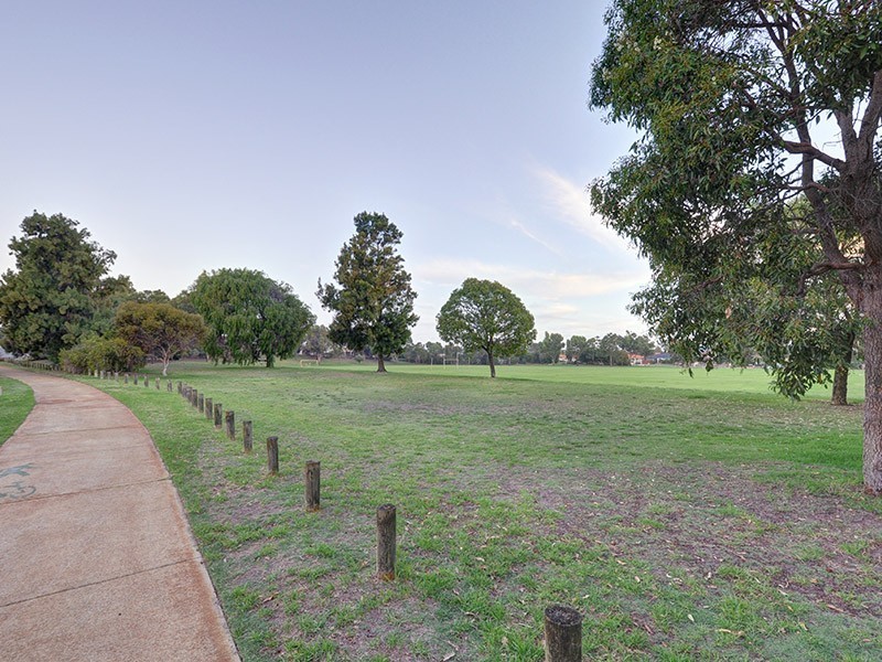 49 Manchester Drive*, Hocking WA 6065