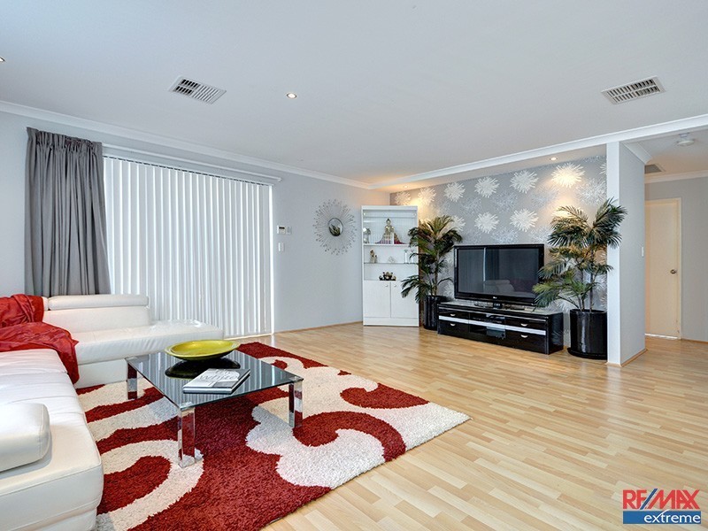 11 Thiele Road, Banksia Grove WA 6031