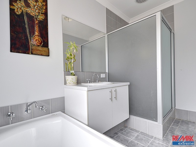 11 Thiele Road, Banksia Grove WA 6031