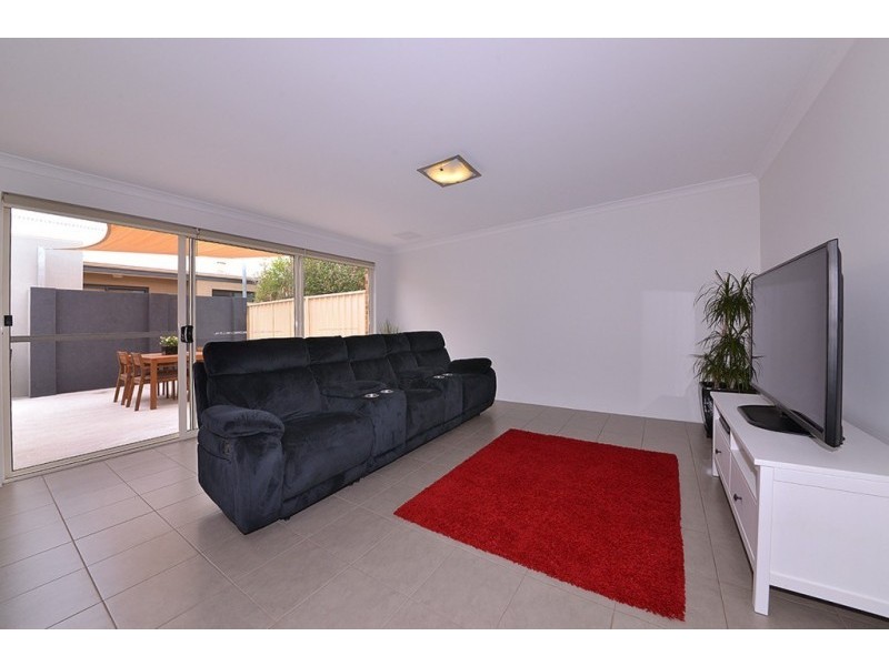 21 Bonvin Gardens, Tapping WA 6065