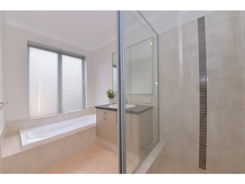 21 Bonvin Gardens, Tapping WA 6065