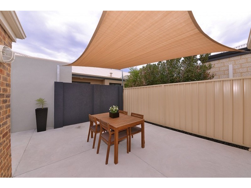 21 Bonvin Gardens, Tapping WA 6065