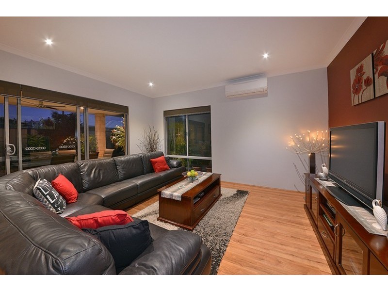 19 Jaeger Bend, Tapping WA 6065