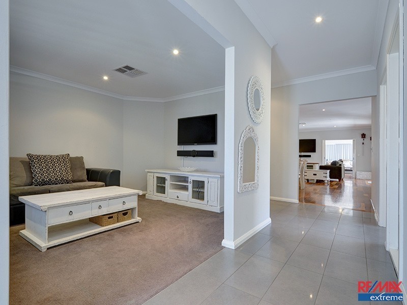 28 Abbey Green, Banksia Grove WA 6031