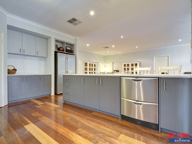 28 Abbey Green, Banksia Grove WA 6031