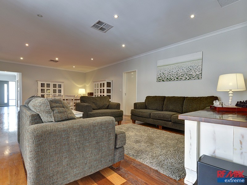 28 Abbey Green, Banksia Grove WA 6031