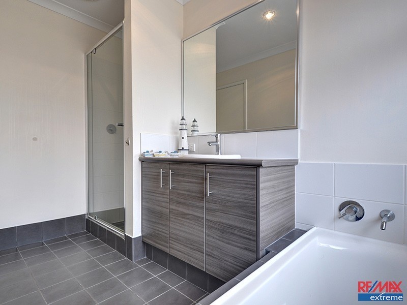 28 Abbey Green, Banksia Grove WA 6031