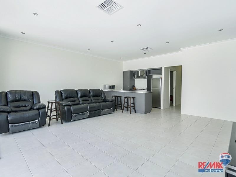 41B Helmsdale Loop, Butler WA 6036