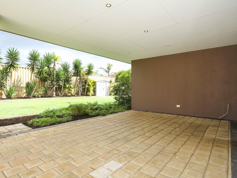 32 Shropshire Crescent, Butler WA 6036
