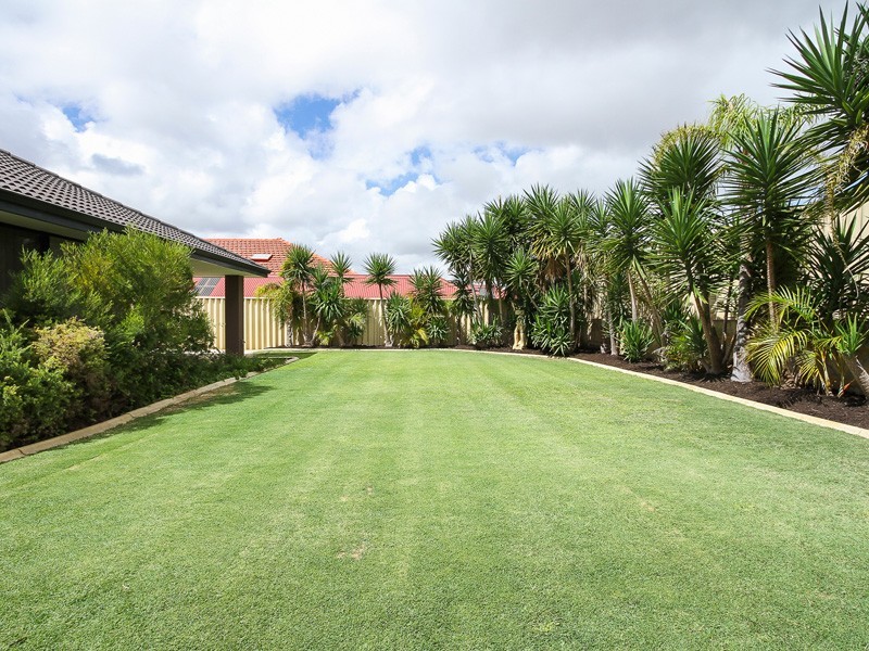 32 Shropshire Crescent, Butler WA 6036