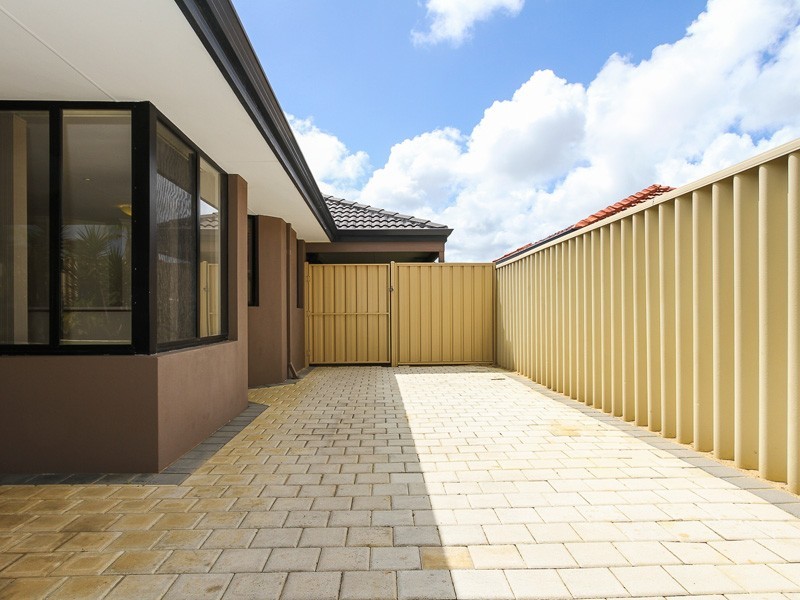 32 Shropshire Crescent, Butler WA 6036