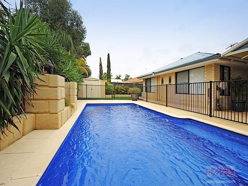 49 Houghton Drive*, Carramar WA 6031