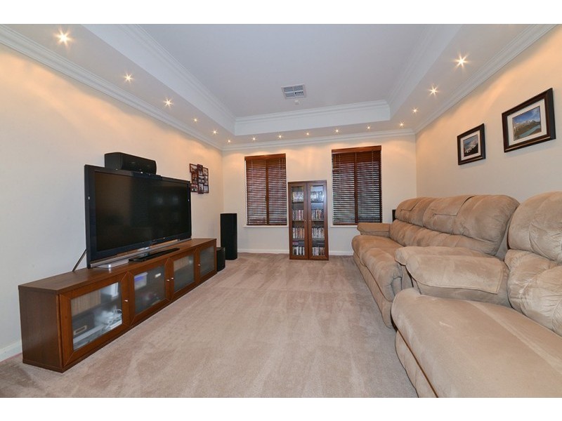 52 Crosthwait Circle, Tapping WA 6065