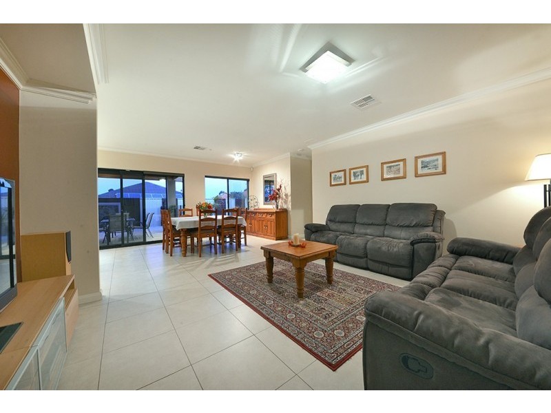 52 Crosthwait Circle, Tapping WA 6065