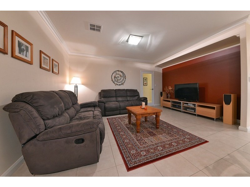 52 Crosthwait Circle, Tapping WA 6065