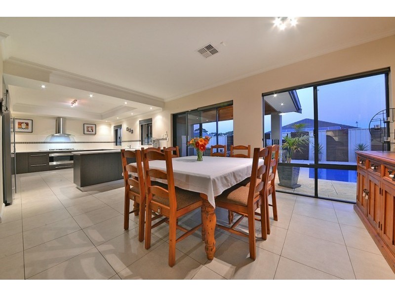 52 Crosthwait Circle, Tapping WA 6065