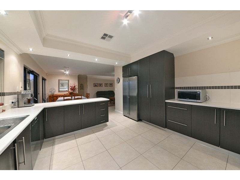 52 Crosthwait Circle, Tapping WA 6065