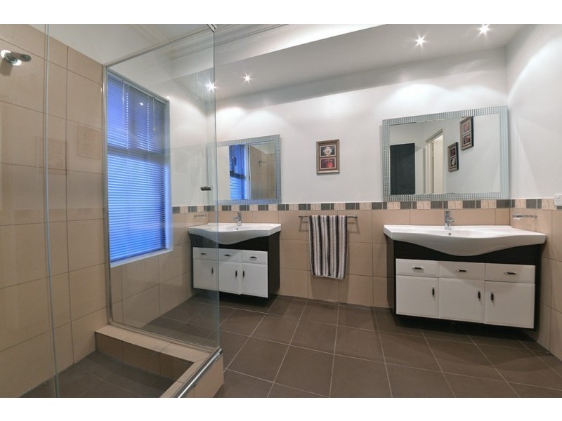 52 Crosthwait Circle, Tapping WA 6065