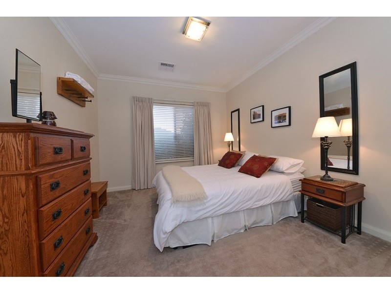 52 Crosthwait Circle, Tapping WA 6065