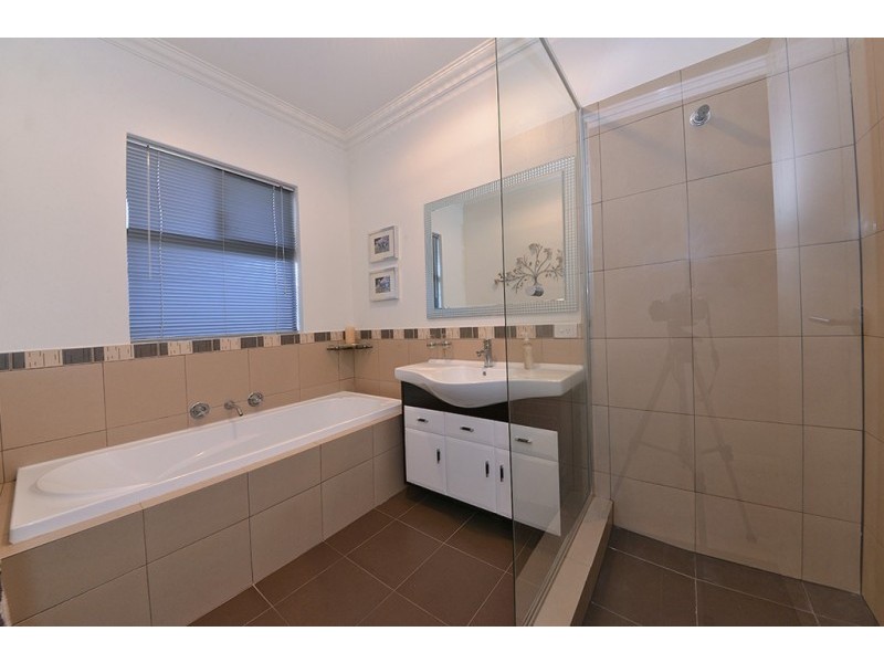 52 Crosthwait Circle, Tapping WA 6065